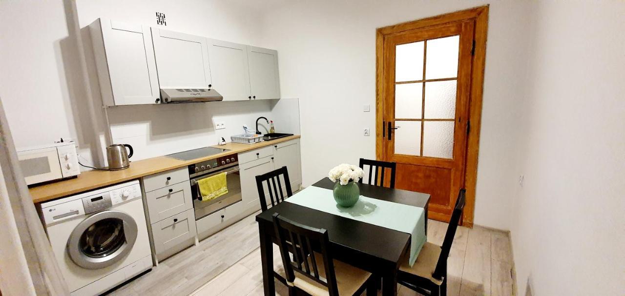 Separated Kitchen, Fast Internet Aleja 3 Maja 2M80 Warsawa Bagian luar foto