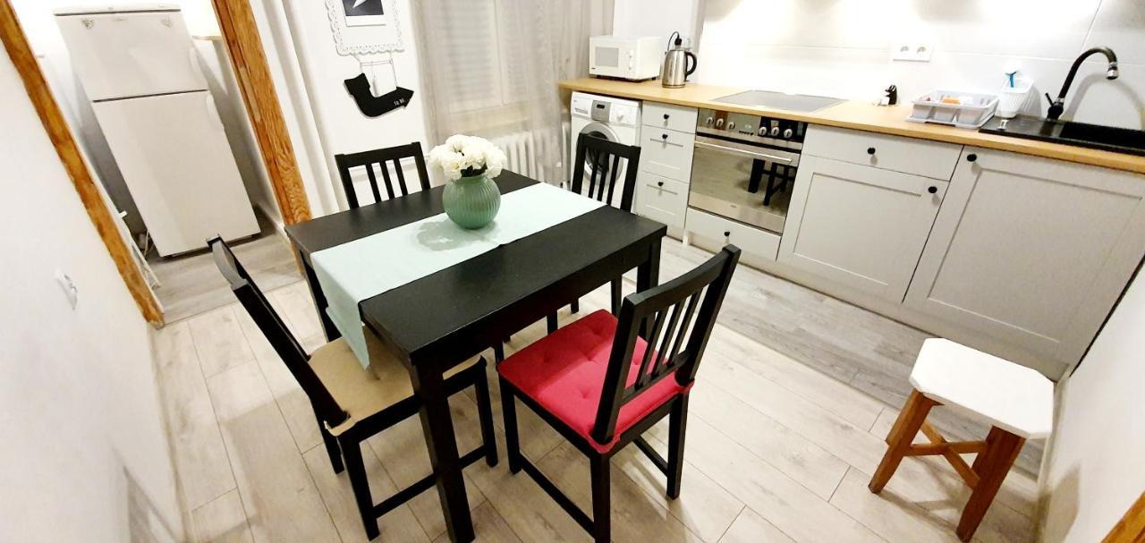 Separated Kitchen, Fast Internet Aleja 3 Maja 2M80 Warsawa Bagian luar foto